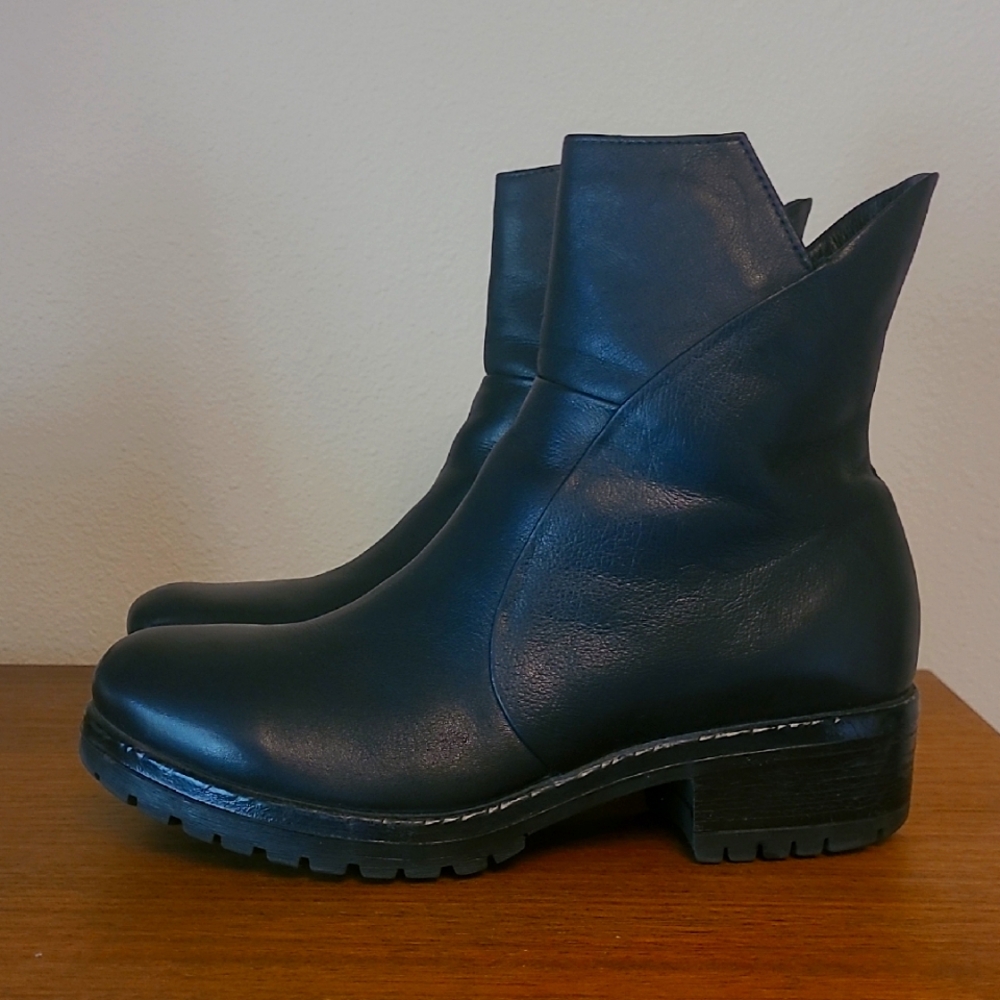 Bueno "Forge" black lug sole bootie Sz EUR 41 / US 10